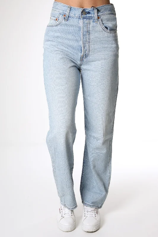 Ribcage Straight Ankle Jeans Middle Road