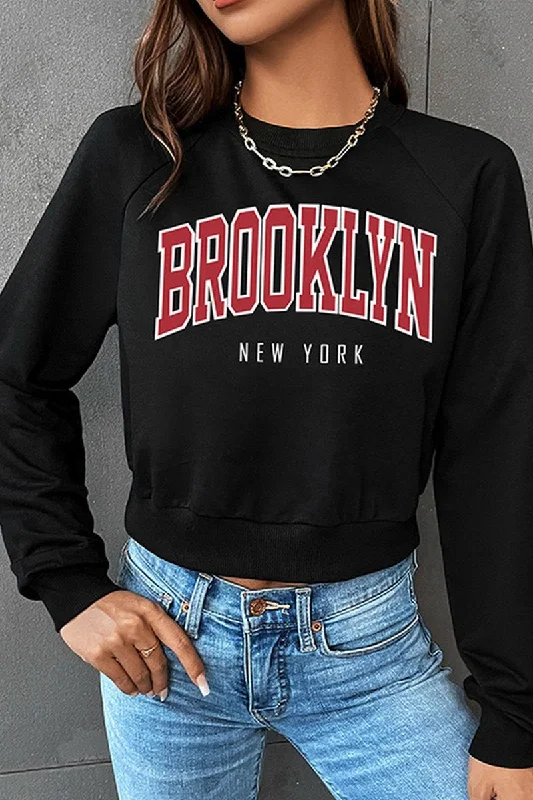 WOMEN BROOKLYN LETTER LONG SLEEVE CROP PULLOVER Cashmere